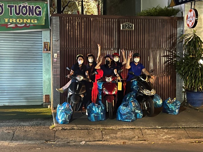 SÀI GÒN YÊU THƯƠNG SỐ 1 - PHÁT QUÀ ĐÊM CHO NGƯỜI VÔ GIA CƯ CÙNG KHẢ DOANH