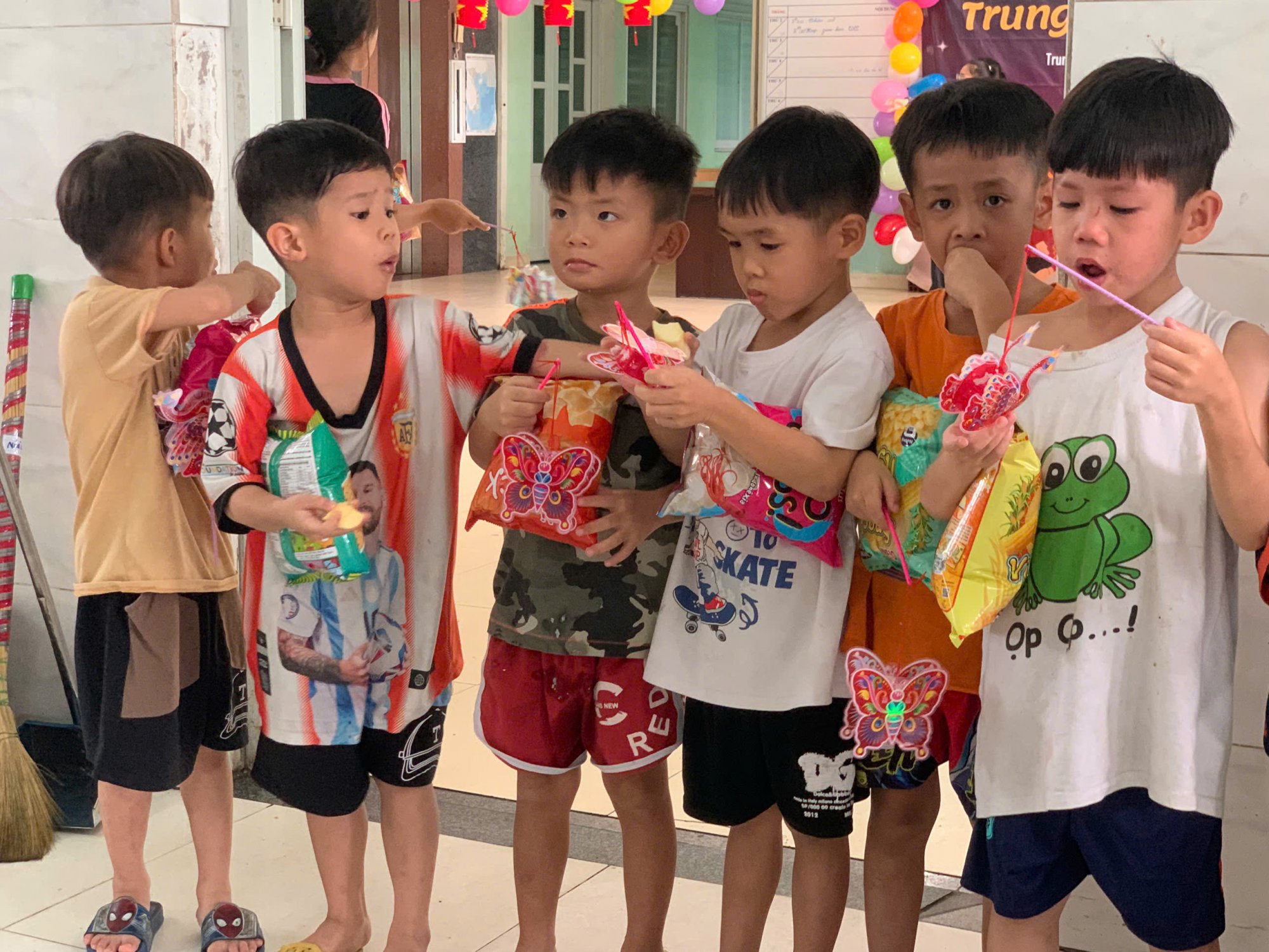 z7037933633307_092_6dd4d35f0eed9edb3cbfb0e4bdd6000d